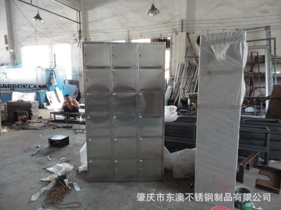 “東澳”牌十八門(mén)不銹鋼更衣柜 水箱創(chuàng)新設(shè)計(jì)引領(lǐng)環(huán)保與安全新風(fēng)尚